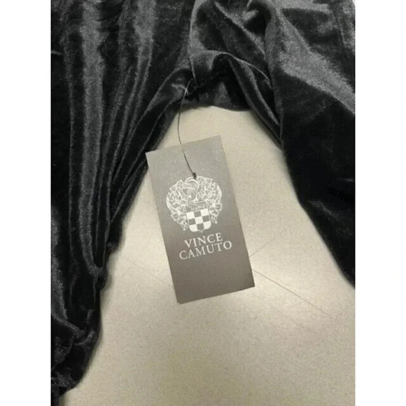 NWT VINCE CAMUTO WOMENS SLIM SIZE M VELOUR VNECK PULLOVER BLACK TOP - Picture 4 of 11